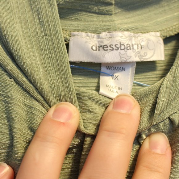 Mock neck sleevless blouse - Picture 2 of 3